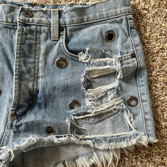 Carmar Distressed Denim Shorts Size 28 Light Wash - Picture 2 of 5